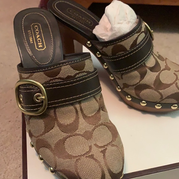 Coach Willow heels with signature “C” design - Picture 1 of 10